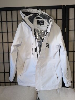 White Hooded Ski Jacket And Skipants Sz S-M